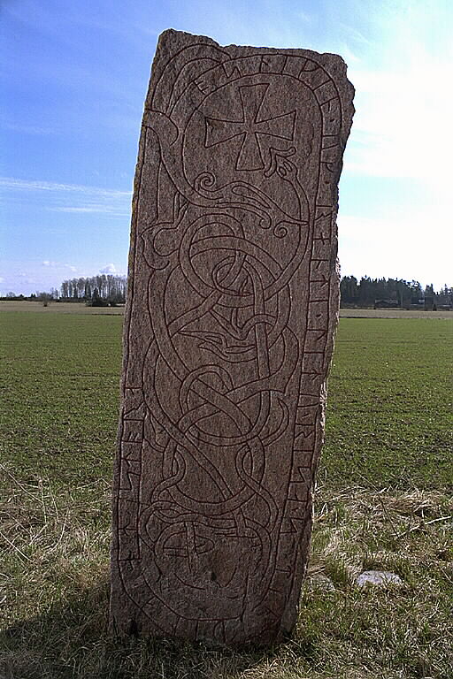 Runes written on runsten, ljusröd granit. Date: V